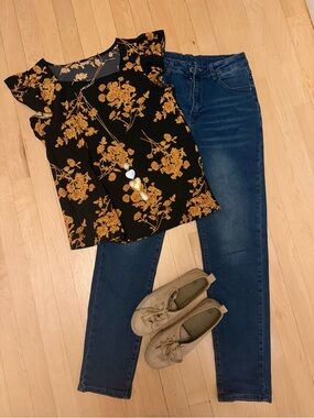 Women’s Dark Blue Skinny Jeans - Stretch Slim Fit plus cute blouse